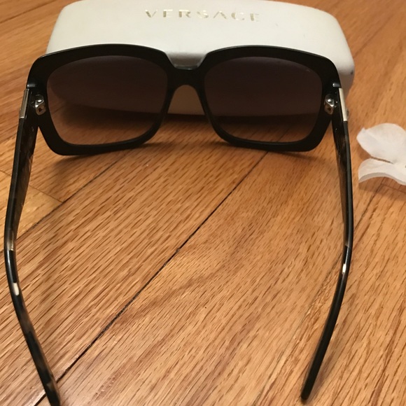 🖤RARE >>VERSACE<< Classic Signature Logo Sunglasses! - Picture 10 of 15